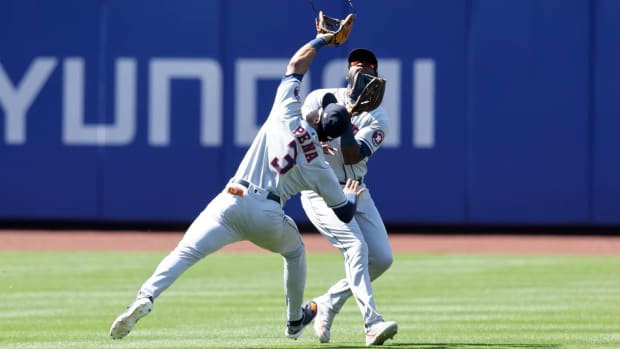 Yordan Alvarez and Jeremy Pena collide in a game vs. New York Mets.