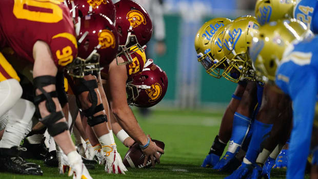 General view of the line of scrimmage as Southern California Trojans offensive lineman Damon Johnson (59) snaps the ball against the UCLA Bruins at Rose Bowl.