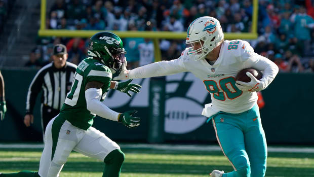 Nov 21, 2021; East Rutherford, N.J., USA; Miami Dolphins tight end Adam Shaheen (80) makes a 1st down against New York Jets cornerback Michael Carter II (30) at MetLife Stadium.
