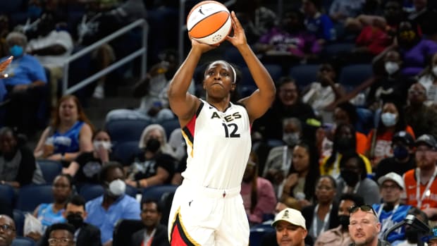 Las Vegas Aces’ Chelsea Gray shoots during the first half of the WNBA Commissioner’s Cup basketball game Tuesday, July 26, 2022, in Chicago. The Aces won 93-83 and Gray was named MVP of the game. (AP Photo/Charles Rex Arbogast)