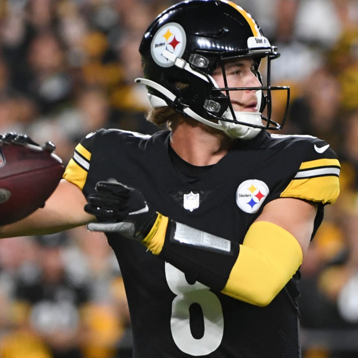 Kenny Pickett stars in debut, leads Steelers to preseason win