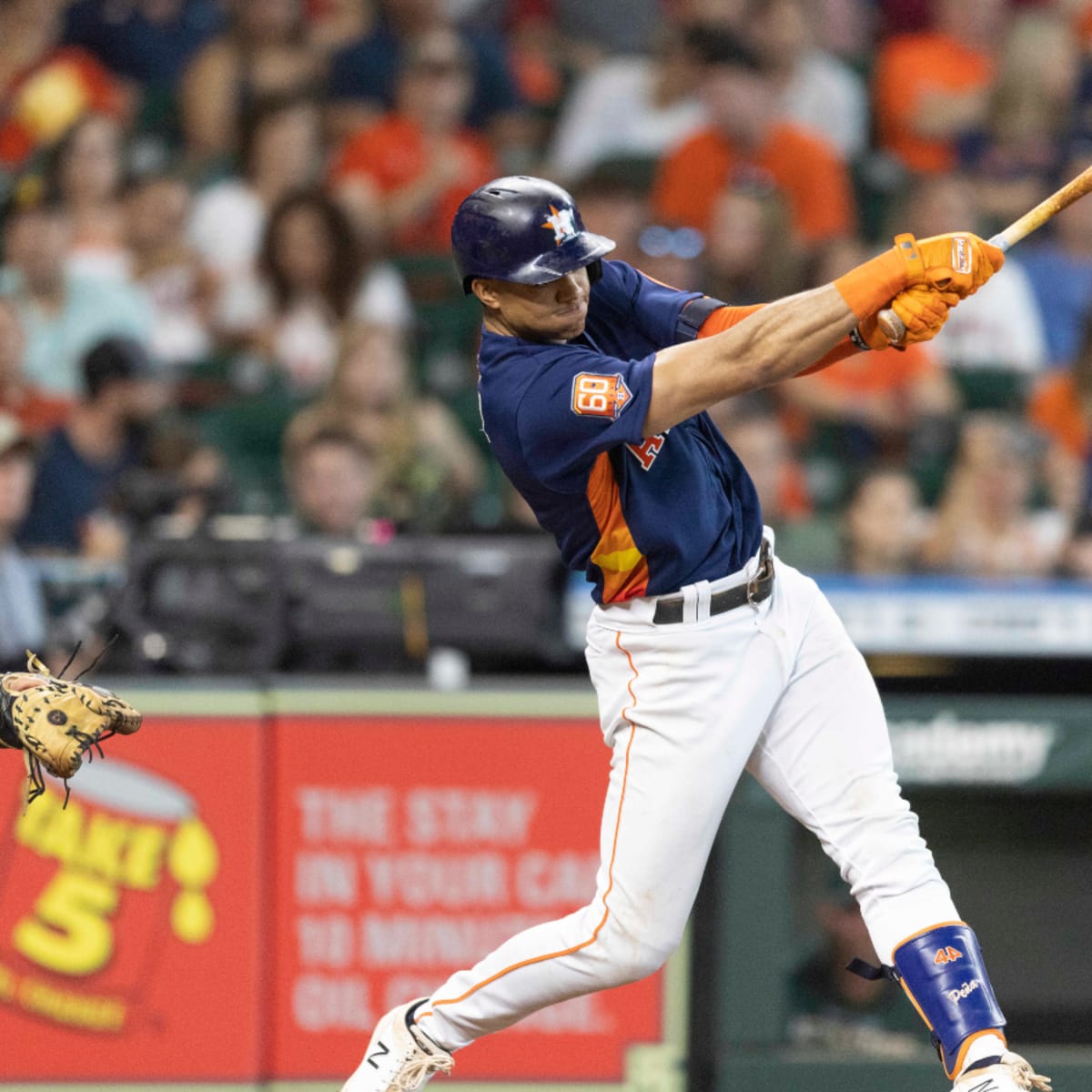 Astros' Alex Bregman hits home run for young fan from Uvalde