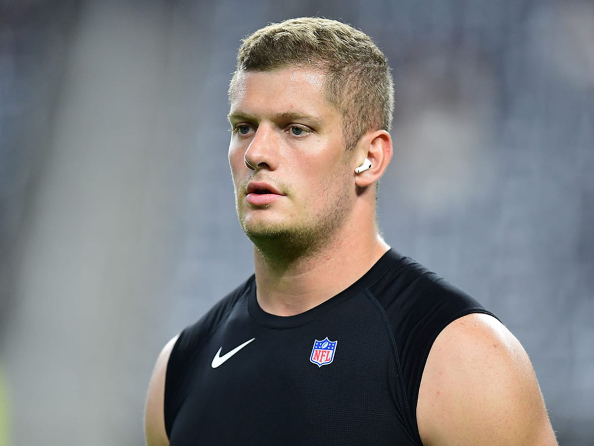 Carl Nassib happily back with Bucs after being selective