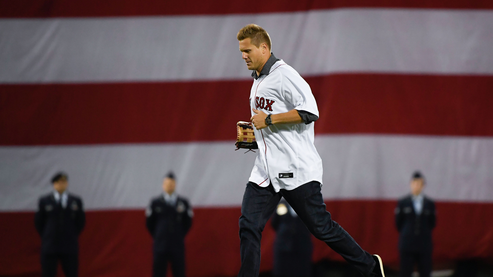 Summer Fridays At The OTM Pub: Jonathan Papelbon Is Wrong About His  Entrance Music - Over the Monster