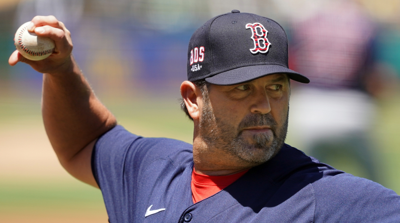 Red Sox legend Jason Varitek makes fan's day in viral clip